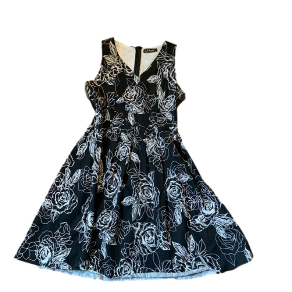 Medium black/ white zippered dress in box 38